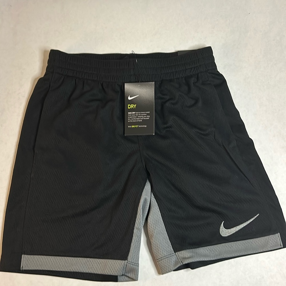 Nike Boys Training Shorts Size Small [+] NWT